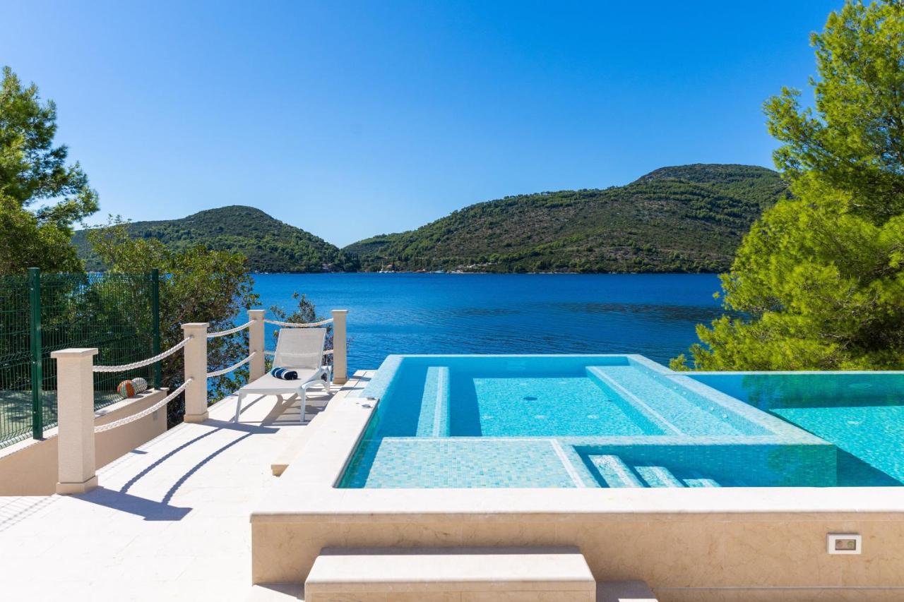 Beachfront Villa Brulupes In Secluded Bay Konstari Bagian luar foto