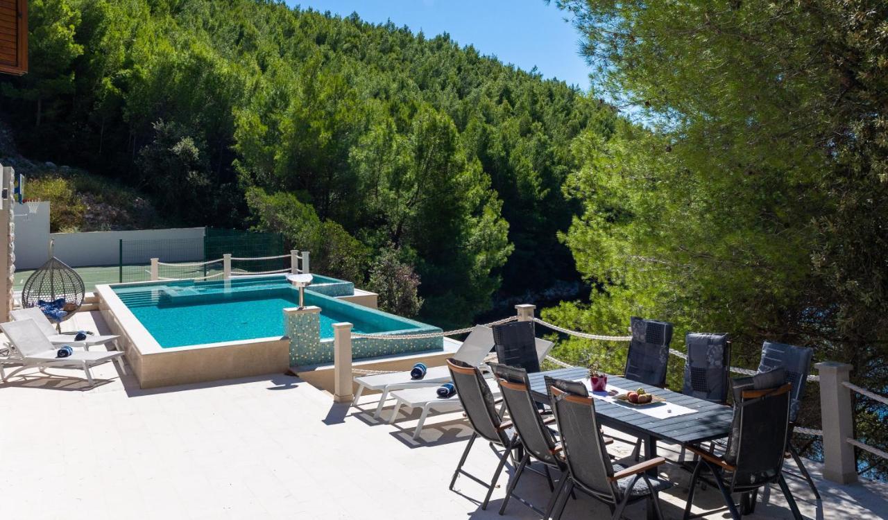 Beachfront Villa Brulupes In Secluded Bay Konstari Bagian luar foto