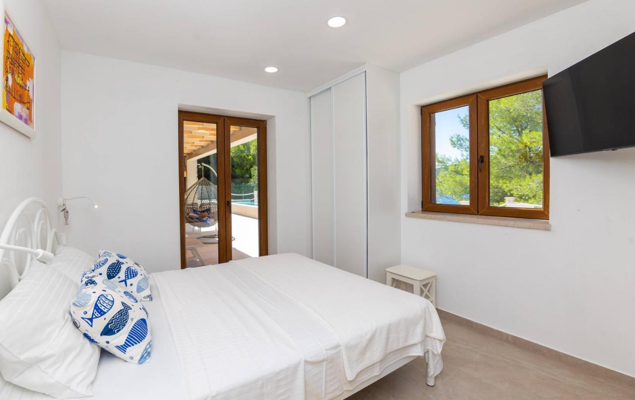 Beachfront Villa Brulupes In Secluded Bay Konstari Bagian luar foto