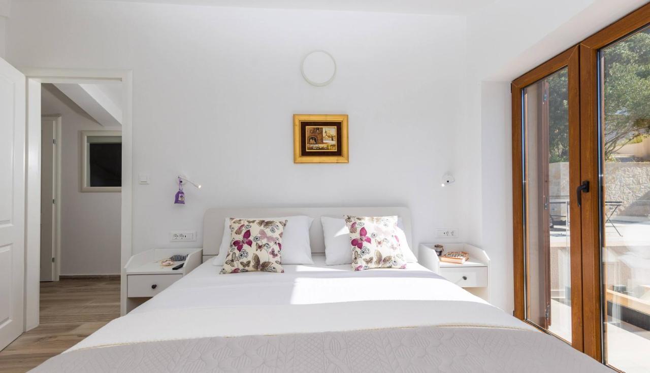 Beachfront Villa Brulupes In Secluded Bay Konstari Bagian luar foto