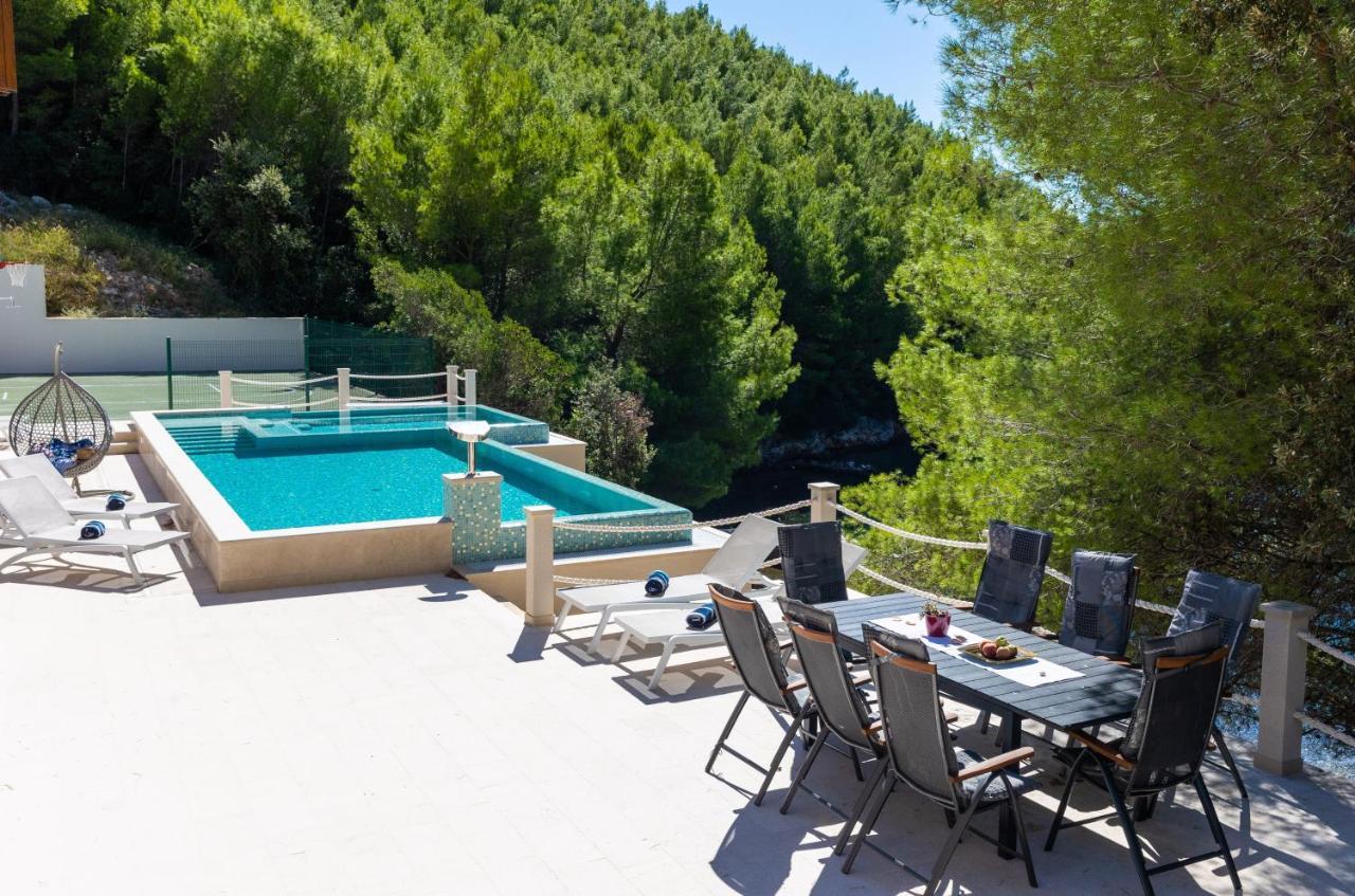 Beachfront Villa Brulupes In Secluded Bay Konstari Bagian luar foto